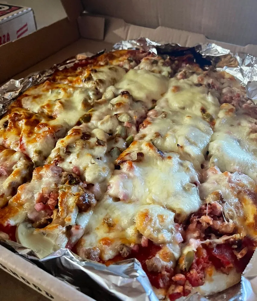 Deluxe Pizza